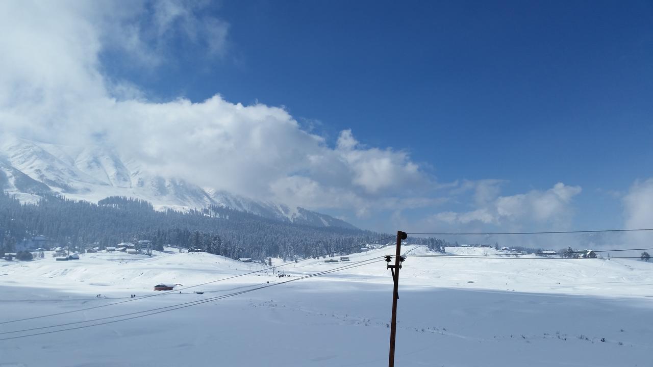 Hotel Gulmarg Inn Buitenkant foto