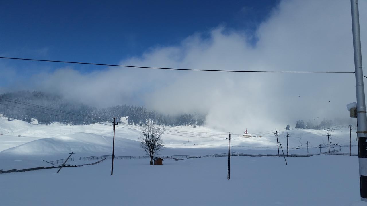 Hotel Gulmarg Inn Buitenkant foto