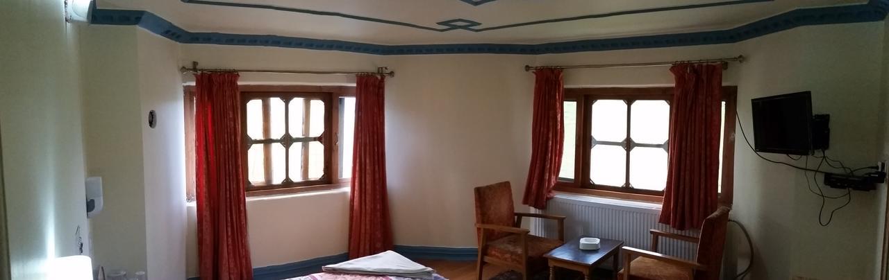 Hotel Gulmarg Inn Buitenkant foto