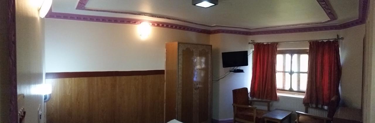 Hotel Gulmarg Inn Buitenkant foto