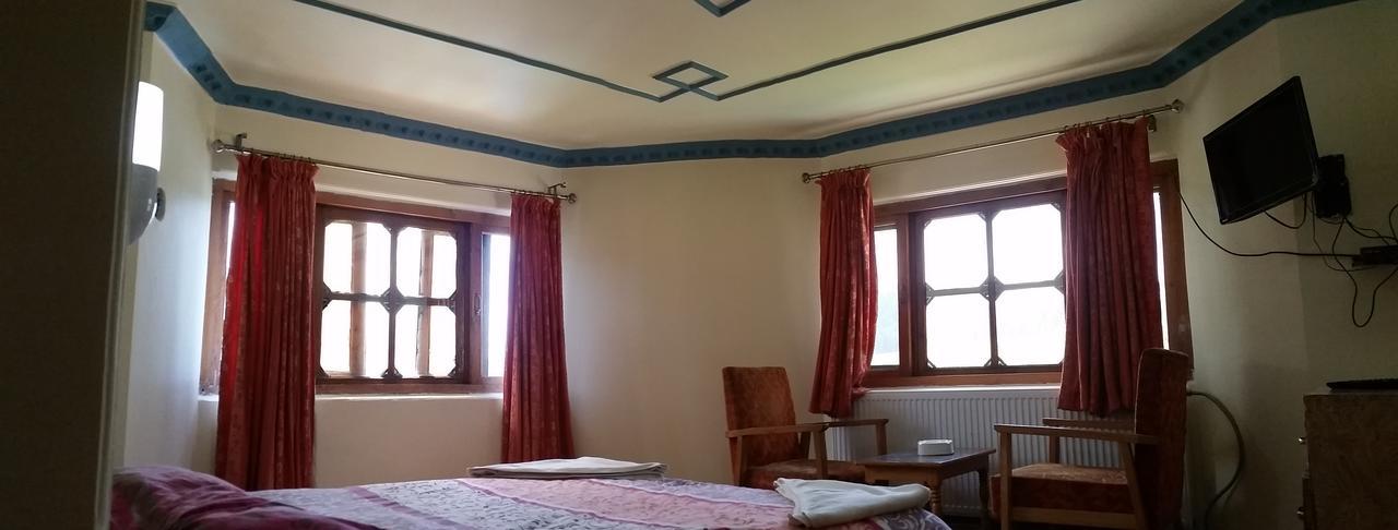 Hotel Gulmarg Inn Buitenkant foto