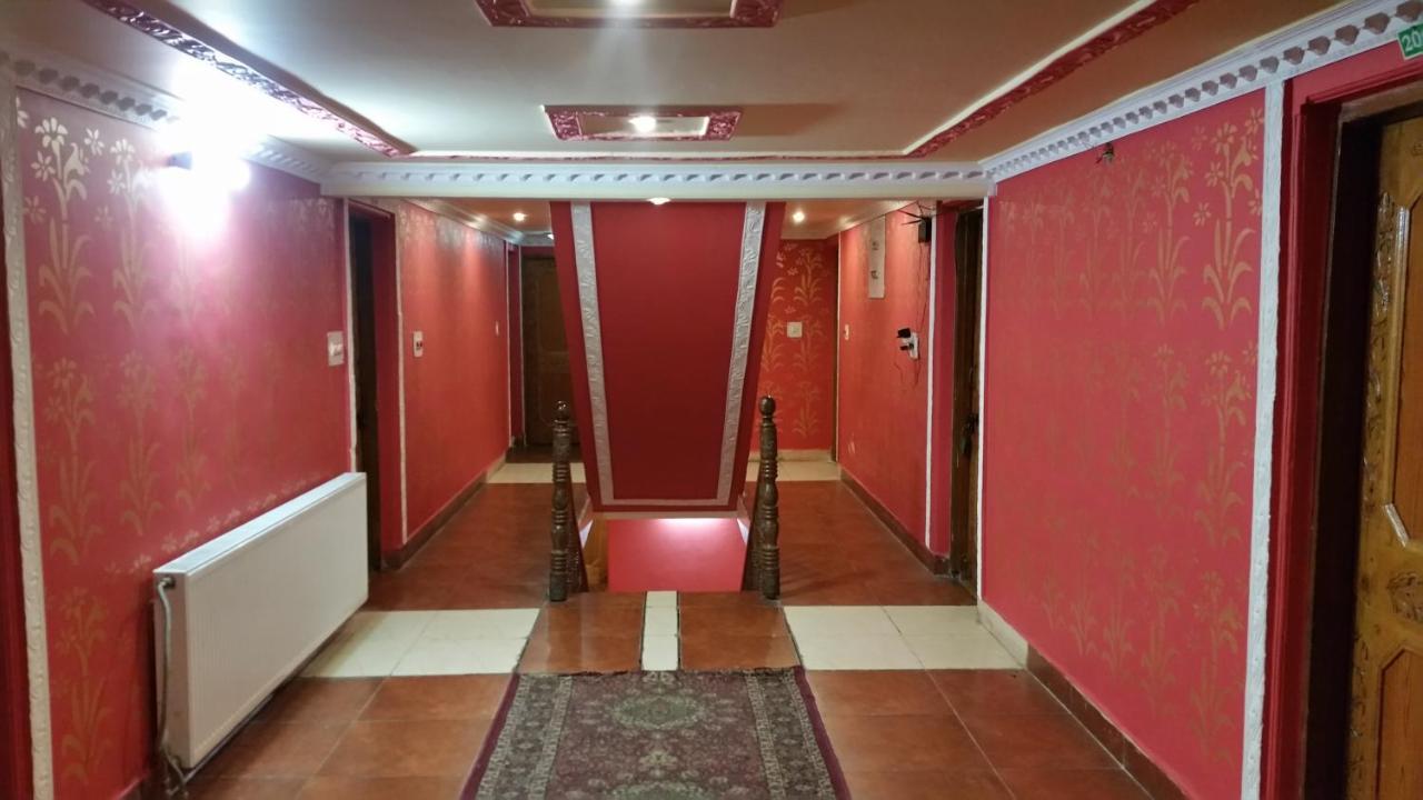 Hotel Gulmarg Inn Buitenkant foto